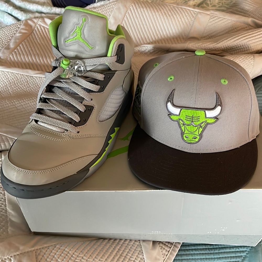 Retro 5 Jordan’s size 10 1/2 and matching Bulls hat.